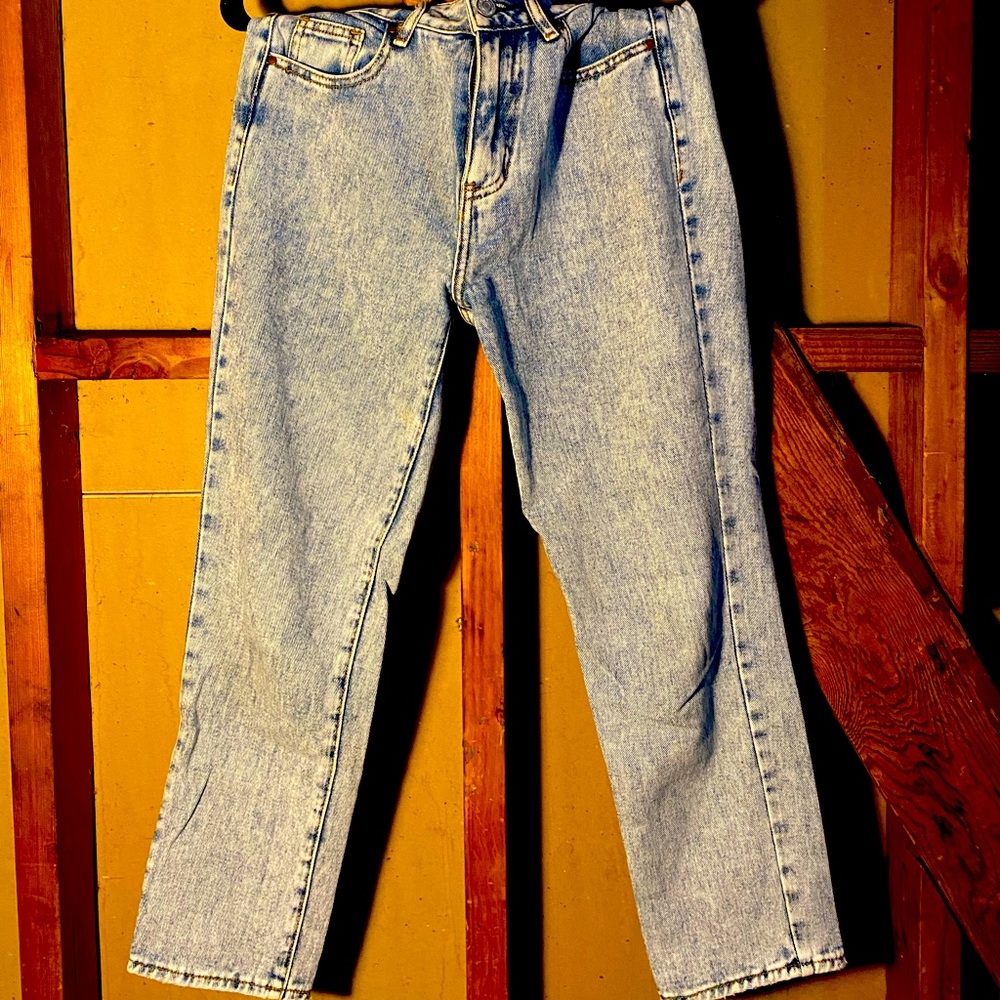Cute, blue washed boyfriend jeans from PacSun